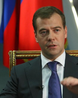 Stire din Actualitate : Dmitri Medvedev se declară pregătit să revină la Kremlin