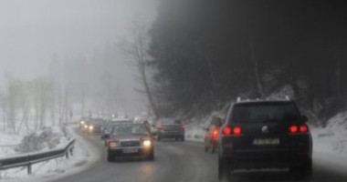 Stire din Eveniment : Infotrafic: Strat de zăpadă pe DN1