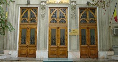 Stire din Eveniment : Reținut de DNA Constanța pentru trafic de influență