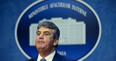 "Ieșim în stradă!". Protest după ce Gabriel Oprea a scăpat de urmărirea penală