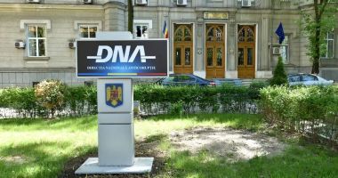 Stire din Actualitate : Șefă DNA și alți procurori cer creșteri salariale de 60%. Ei se plâng că sunt discriminați față de procurorii europeni