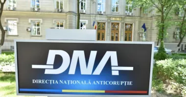 Stire din Eveniment : Scheme imobiliare destructurate de DNA Constanța. Notar acuzat că a „umflat” ilegal un imobil