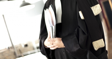 Stire din Eveniment : Avocat din Constanța,  reținut de DNA. A cerut  și primit 40.000 de euro pentru a influența o anchetă