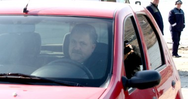 Stire din Eveniment : Ce avea acasă un șef de poliție din Constanța: probe din dosare și un arsenal de arme ilegal