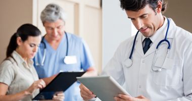 Doamna Smith și doctorii