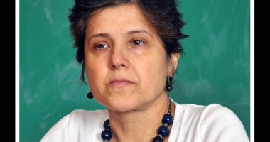 Stire din Cultură-Educație : Doamnei profesoare, cu adâncă plecăciune…