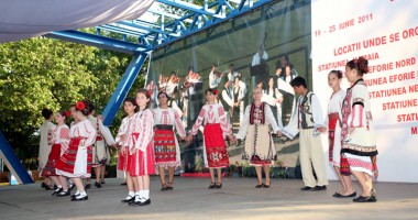 Stire din Cultură-Educație : Peste 1.300 de folcloriști vor umple litoralul de voie bună