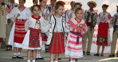 Frumoasele tradiții folclorice, promovate în sudul litoralului - 2