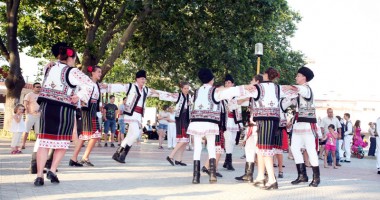 Stire din Diverse : Festivalul Național  al Cântecului și Dansului Popular Românesc 2011