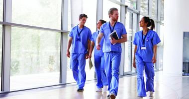 Stire din Social : România are cei mai mulți absolvenți la medicină din Uniunea Europeană, dar nu are doctori suficienți