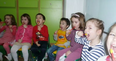 Stire din Sănătate : "Doctorul măseluță", în vizită la elevii constănțeni