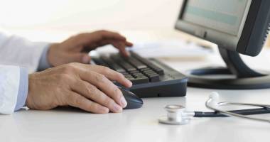 Stire din Sănătate : Un computer inteligent poate pune diagnostice sau determina durata de viață a pacienților