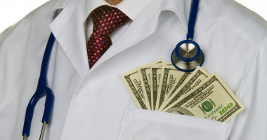 Stire din Sănătate : De ce recomandă medicii cele mai scumpe medicamente. Vezi aici câți bani primește doctorul tău din sponsorizări