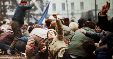Stire din Actualitate : La 30 de ani de la Revoluție. Sfârșitul erei care ne-a însângerat istoria