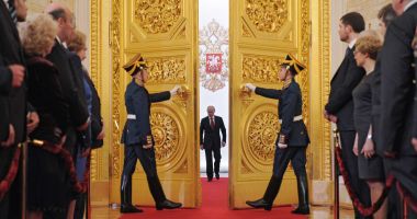 Stire din Actualitate : Ursul la miere. Moscova: blitzkrieg cu democrația