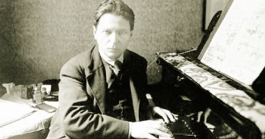 Stire din Cultură-Educație : Hamalii din portul Constanța l-au plâns pe George Enescu la plecarea în exil