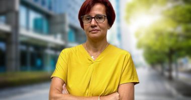 Stire din Politică-Administrație : Ioana Dogioiu: „Salariul minim pe economie, în analiza premierului”