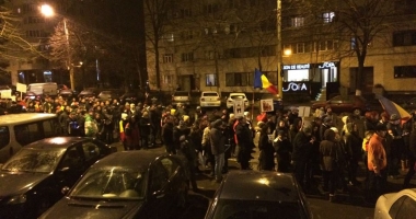 A ȘASEA ZI DE PROTESTE LA CONSTANȚA / Mii de oameni cer plecarea Guvernului Grindeanu / Galerie foto-video - 23
