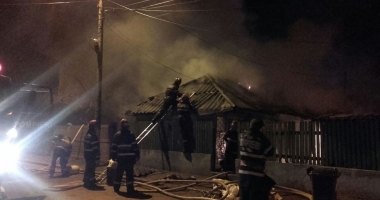 Galerie foto. INCENDIU PUTERNIC LA CONSTANȚA. Casă mistuită de flăcări - 5