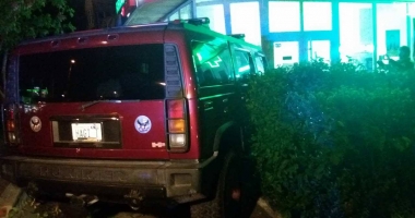 GALERIE FOTO /  ACCIDENT SPECTACULOS LA CONSTANȚA. UN ȘOFER BEAT A INTRAT CU BOLIDUL DIRECT ÎN FARMACIE! A ÎNCEPUT SĂ AMENINȚE CĂ ESTE DE LA AMBASADĂ!