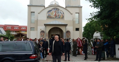 GALERIE FOTO. Puhoi de lume la slujba de înmormântare a fostului primar Ion Ovidiu Brăiloiu - 3