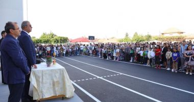 FOTO. Primarul Constanţei, alături de şcolari, profesori şi părinţi. "Şcoala reprezintă garanția dezvoltării și reușitei copiilor noștri" - 2