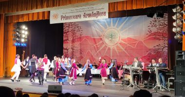 Foto. Festivalul Primuveara Armanjloru a umplut Casa de Cultură! Nume mari pe scenă, pentru un spectacol de neuitat - 3