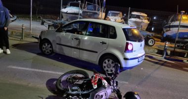 FOTO / ACCIDENT la Constanța, în Portul Tomis! Impactul, între o motocicletă condusă de un minor și un autoturism