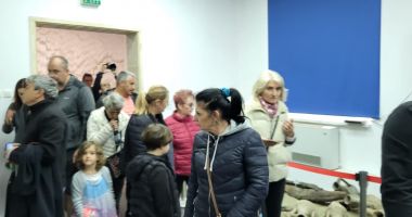 FOTO / Noaptea Muzeelor i-a scos pe constănțeni din case! Cozile de la burgeri, mai mari decât cele de la instituțiile culturale - 2
