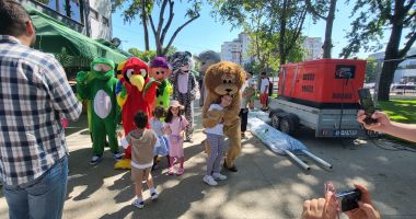 Foto - FOTO. Parcul de la Gară, inaugurat într-o atmosferă de basm: mascote, surprize, veselie, copii fericiți
