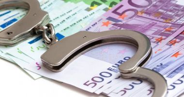 Stire din Eveniment : Doi angajați ai unei bănci au golit contul unui client și i-au furat 140.000 €