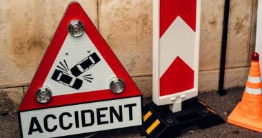 Stire din Eveniment : Doi copii şi trei adulţi ajuns la spital, după ce au fost răniţi într-un accident rutier