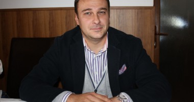 Stire din Politică-Administrație : Doi deputați constănțeni vor mai mulți bani pentru partidele la care au migrat