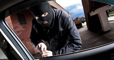 Gravura pe geam și un GPS ascuns, obligatorii pentru a vă proteja de hoții de mașini