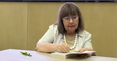 Stire din Cultură-Educație : Doina Ruști aduce „5 povești” la Cazinoul Constanța, într-un turneu dedicat romanului „Nas de bulgar”