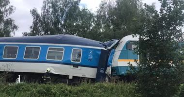 Stire din Actualitate : Doi oameni au murit după ce două trenuri s-au ciocnit în Cehia