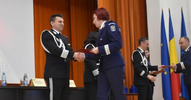 Doi polițiști constănțeni, premiați cu Emblema de onoare a Ministerului Afacerilor Interne - 2