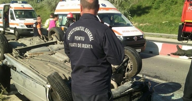 Doi șoferi au rămas încarcerați după  un impact frontal în stațiunea Mamaia