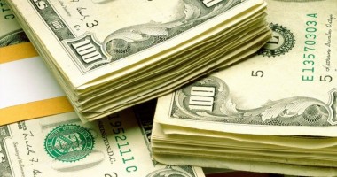 Dolarul american rămâne peste 3,3 lei