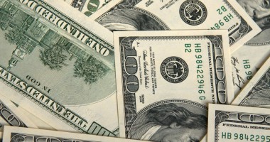 Stire din Economie : Dolarul american își continuă aprecierea