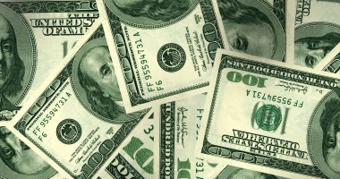 Dolarul american coboară spre 3,45 lei