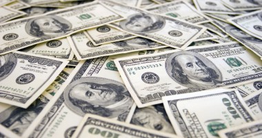 Stire din Economie : Dolarul american rămâne la 3,38 lei