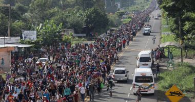 Stire din Actualitate : Donald Trump vrea să trimită  15.000 de soldați la frontiera cu Mexic
