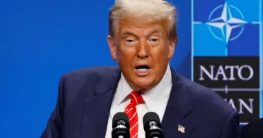 Stire din Actualitate : Donald Trump critică dur NATO, amintind de Groenlanda