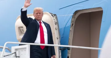 Stire din Actualitate : Donald Trump va participa la summitul G7 din Franța, în iunie