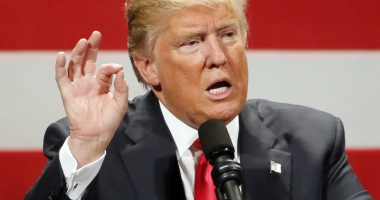 Stire din Actualitate : Donald Trump atrage noi critici: vrea un nou sistem  de imigrație "bazat pe merit"