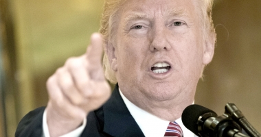 Stire din Actualitate : Donald Trump afirmă că Facebook este "împotriva sa". Zuckerberg dezminte