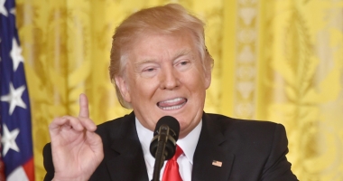 Stire din Actualitate : Donald Trump anunță o epocă  de tranziție diplomatică  spre pace în Siria