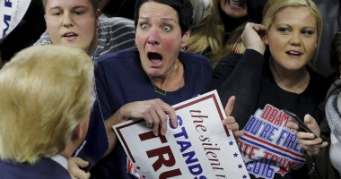 Stire din Actualitate : Donald Trump răspunde acuzațiilor de hărțuire sexuală care i se aduc