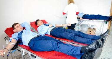 Stire din Sănătate : Donarea de sânge poate salva vieți omenești. Medicii ne îndeamnă la umanitate